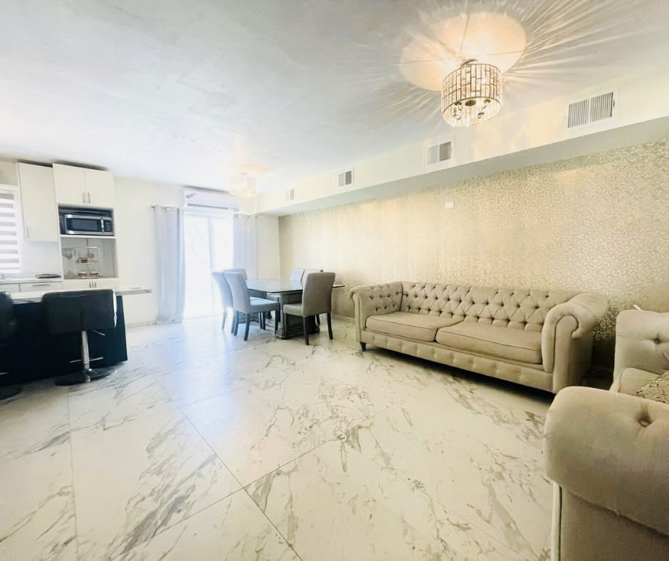 5 de 16: Residencial Alcazar 2  Mexicali  sala comedor