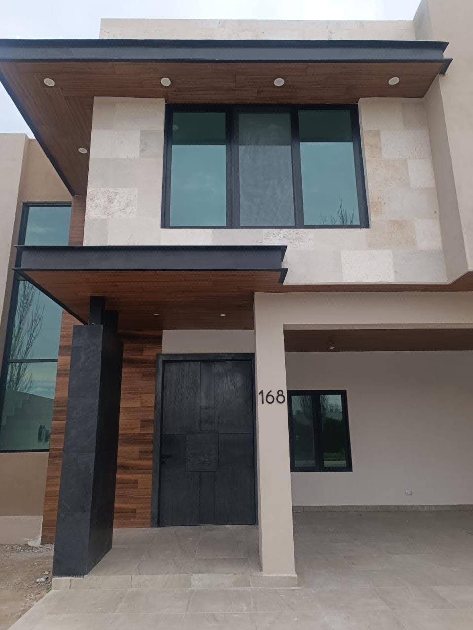 Residencia de lujo en Alcázar con acabados premium