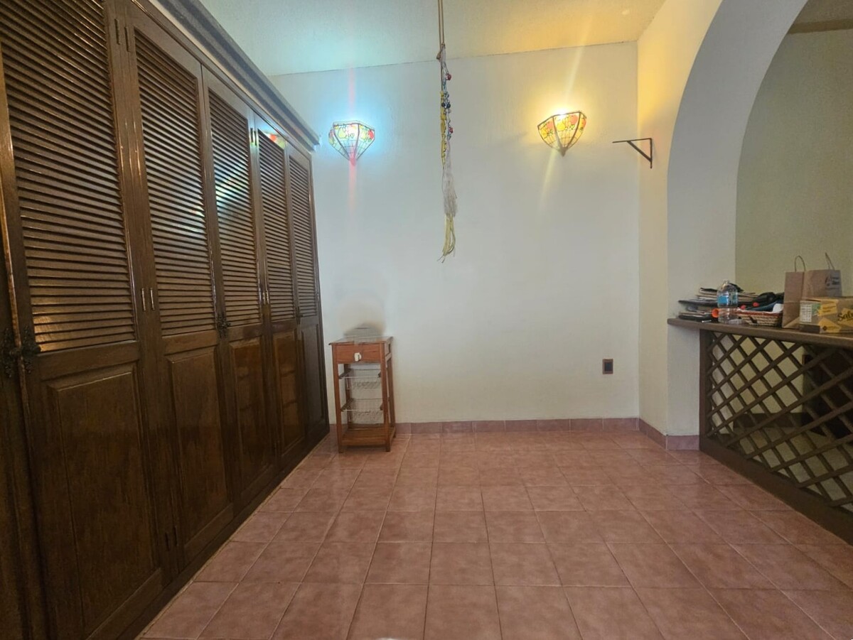 11 de 19: Antecomedor y barra