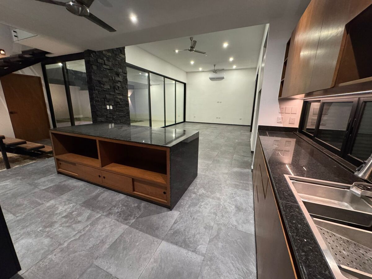 2 de 21: Cocina equipada
