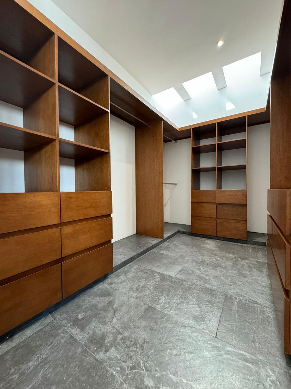 10 de 21: Closet Principal