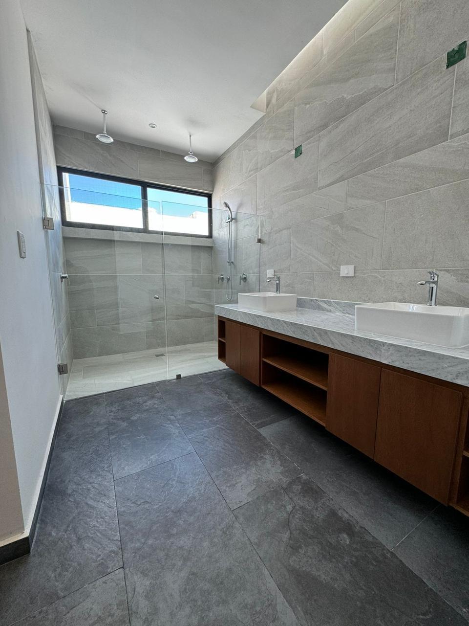 9 de 21: Master Bathroom