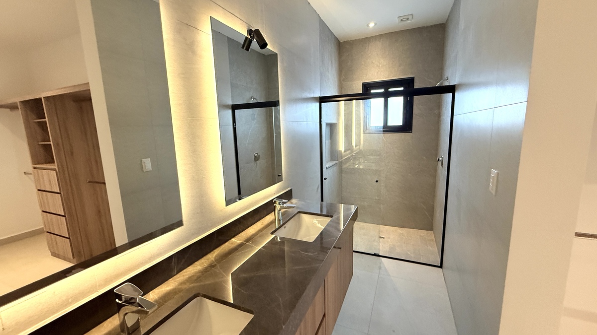 5 of 23: Baño principal