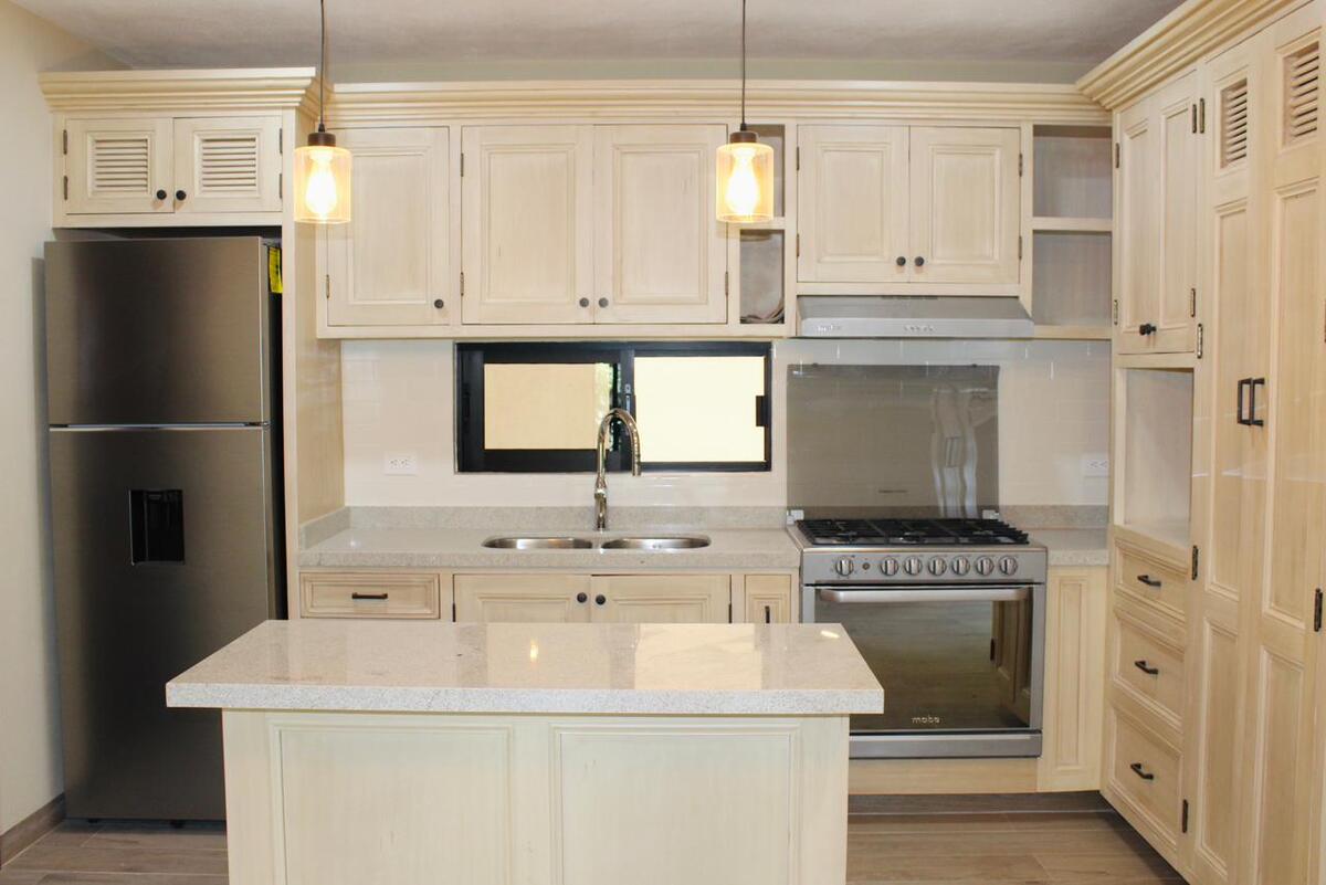 4 of 7: Cocina Equipada