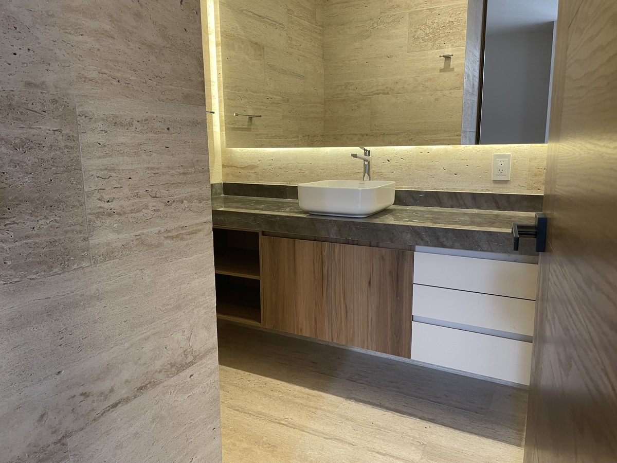 3 de 28: Medio baño