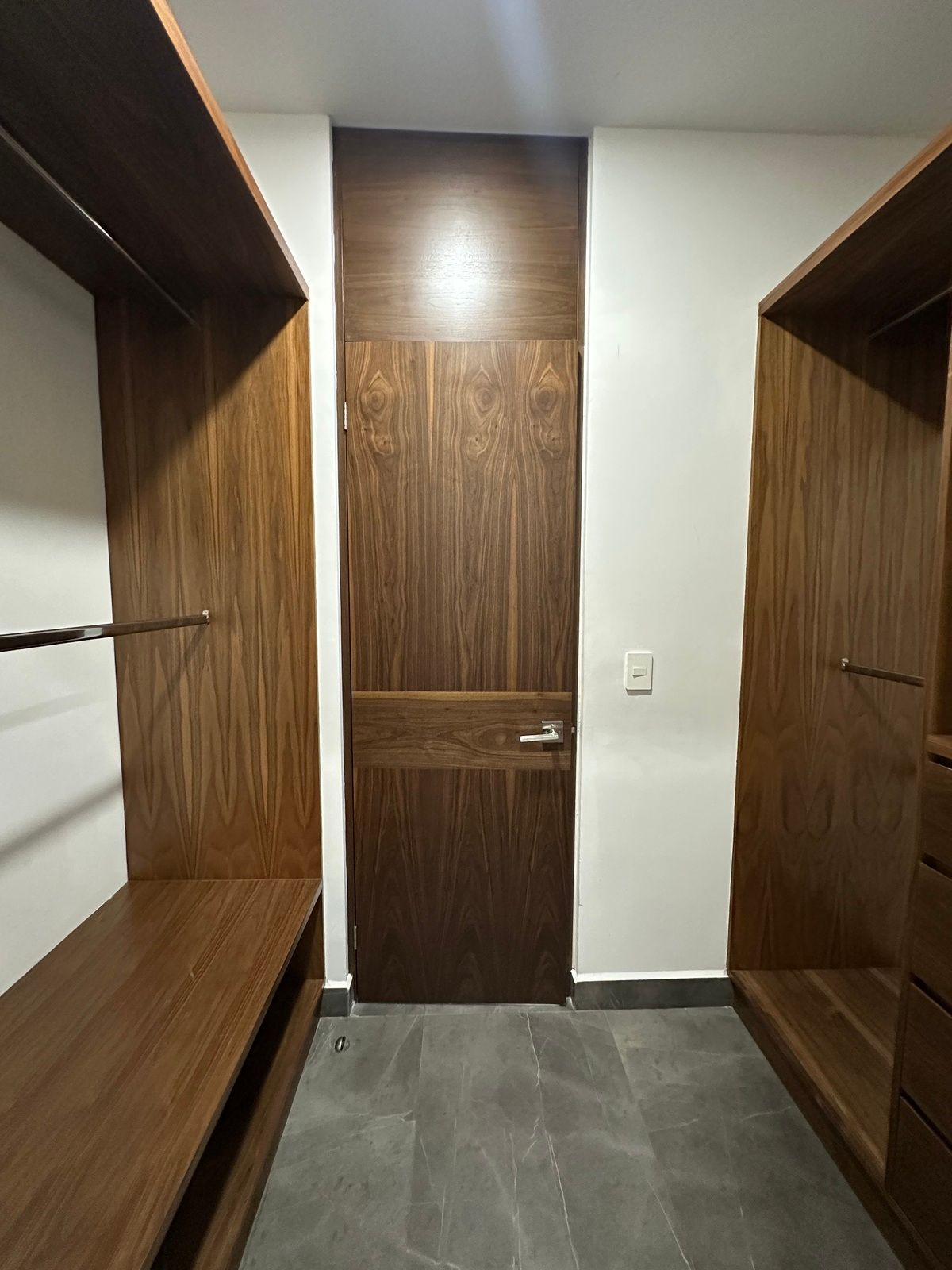 28 de 49: Walk-in closet recámara secundaria 2