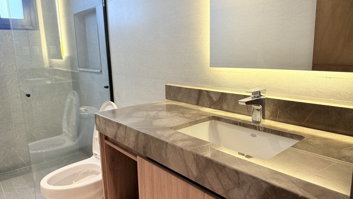 3 of 23: baño principal