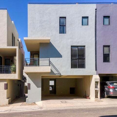 3 of 24: Fachada