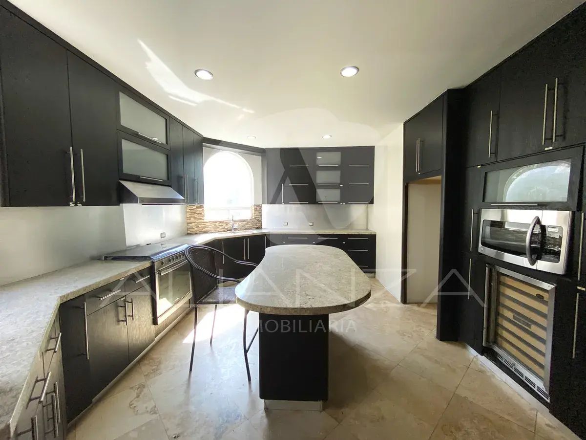 House for sale in Los Héroes Mérida | With commercial premises
