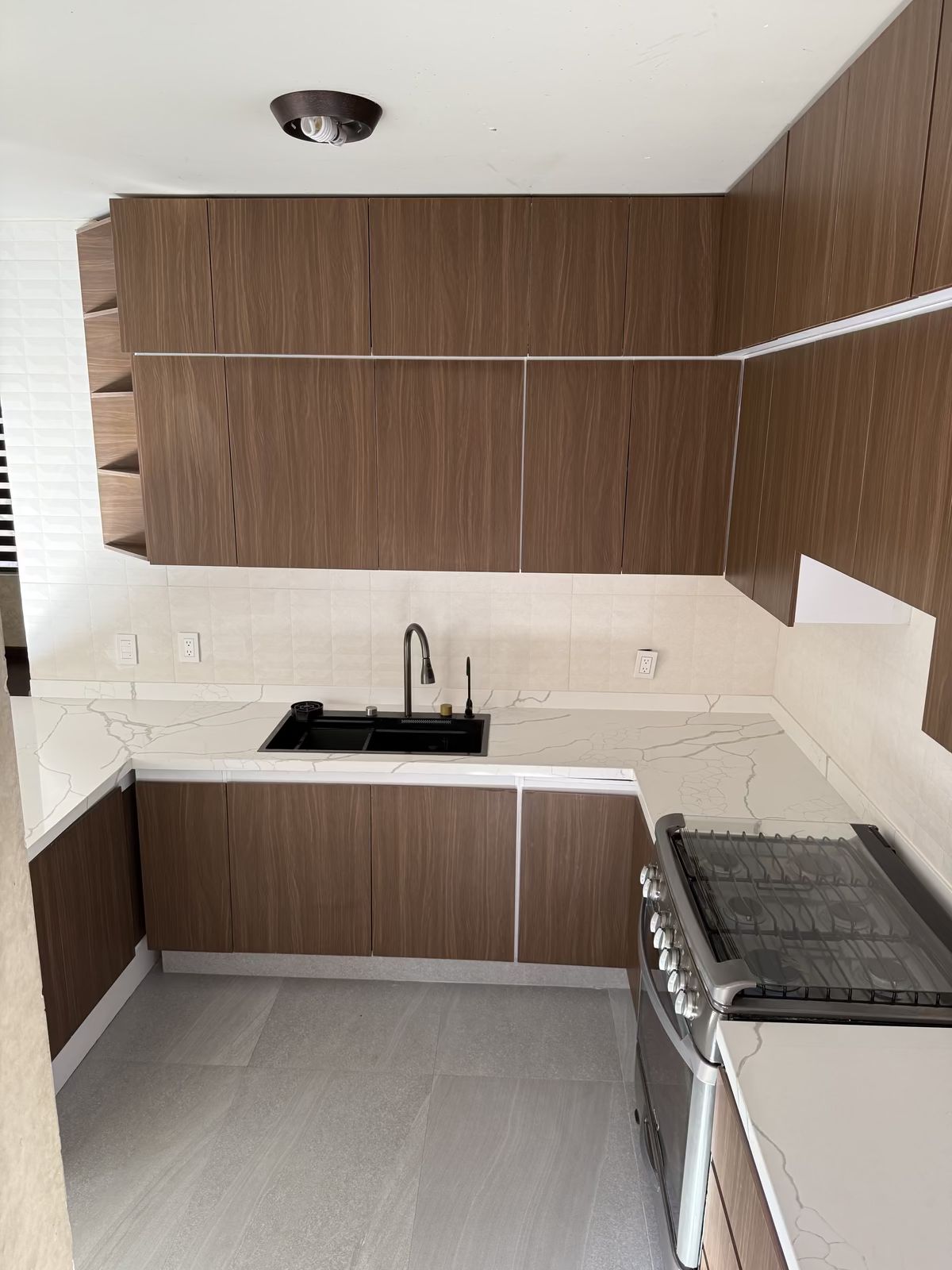 4 of 18: Cocina remodelada
