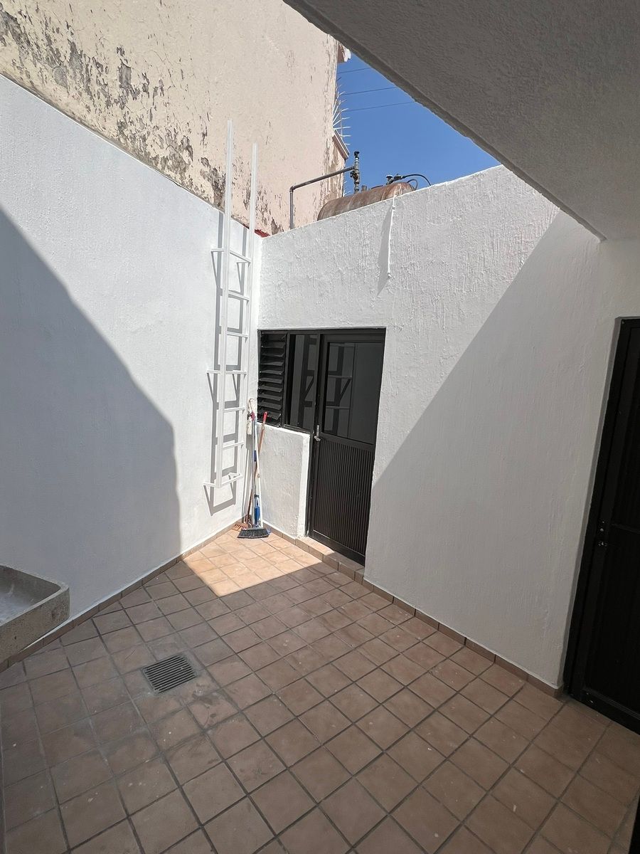 22 de 23: Patio de Servicio