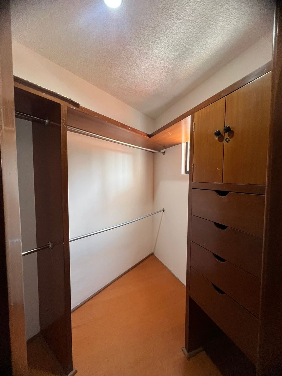 18 de 23: Walk in closet