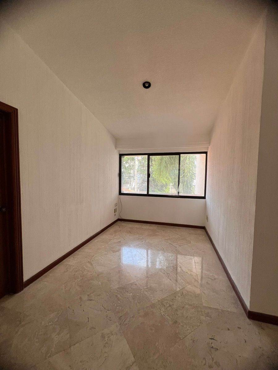 21 de 23: Área de juego en planta alta