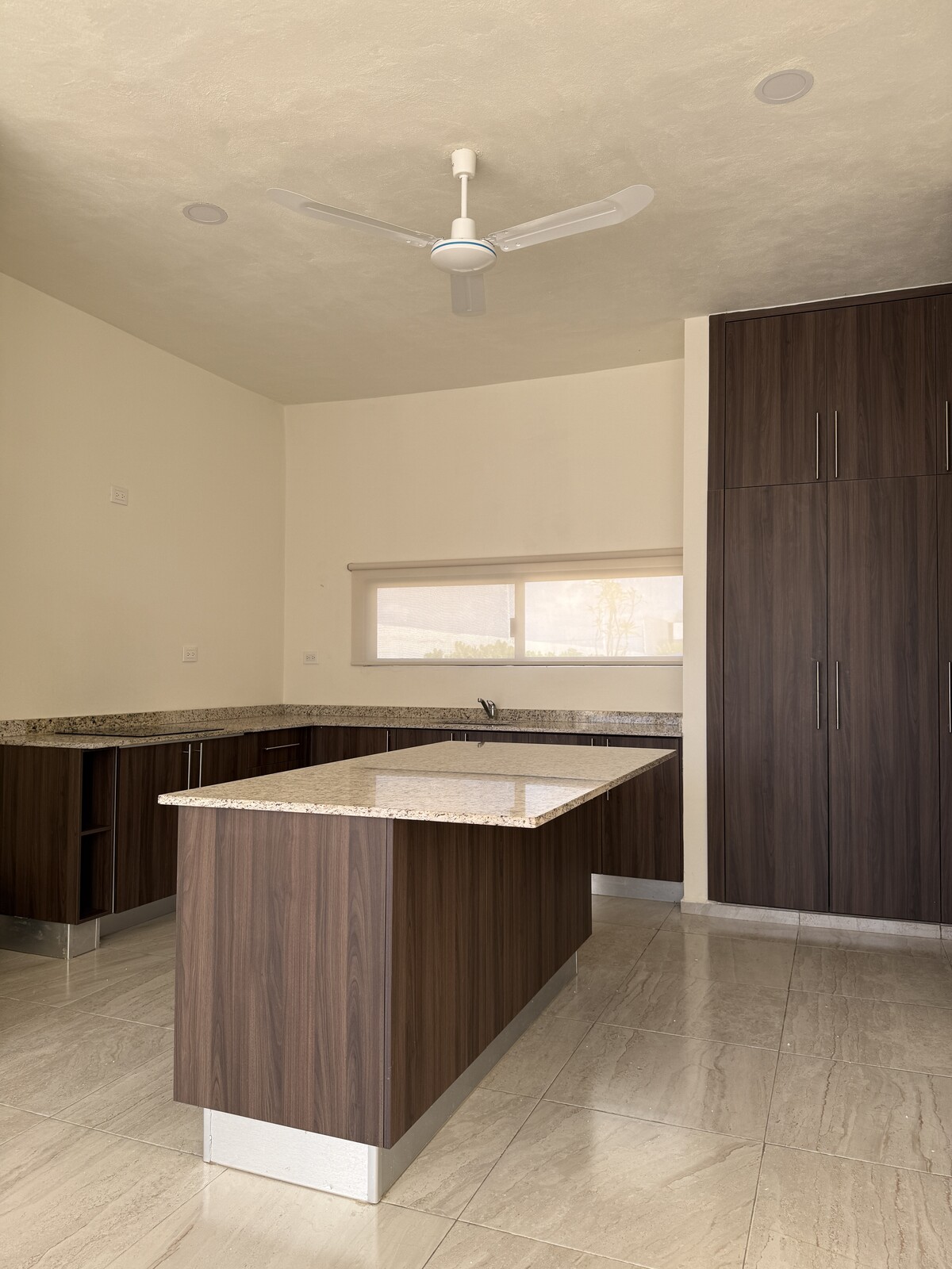 3 of 33: Cocina Integral equipada con parilla electrica