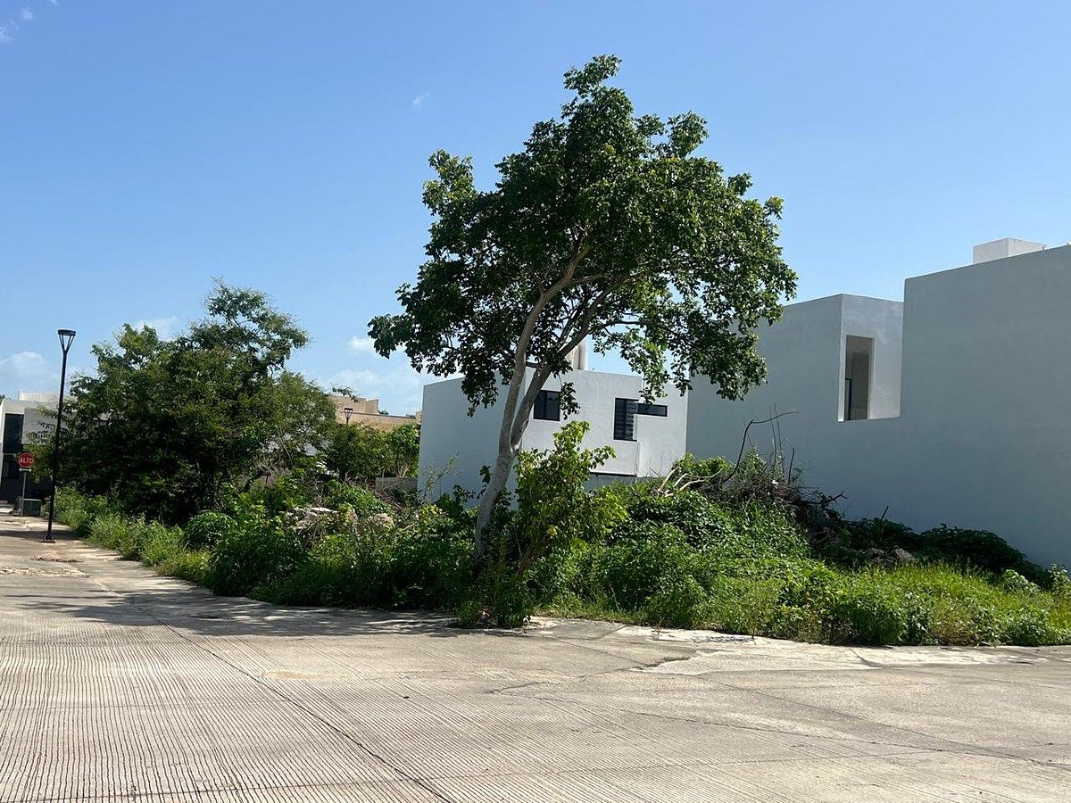 Lote en esquina en venta en Residencial Tamora. - foto 1