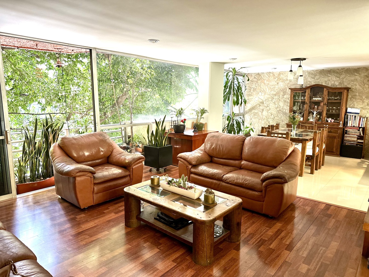 1 of 20: SALA CON BALCON