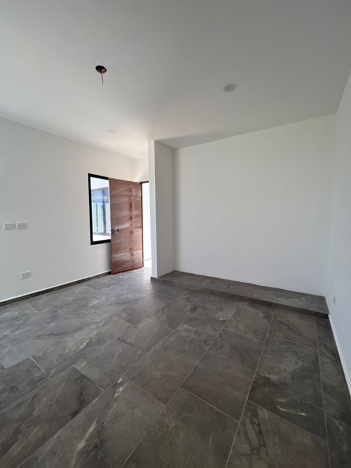 Recámara con puerta de madera - casa venta Temozón, foto 6 de 50