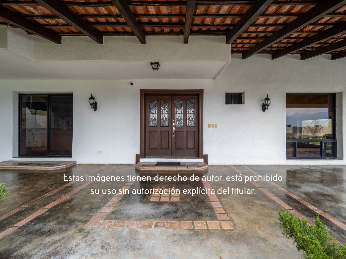 2 de 18: Casa en Venta en Hacienda Los Encinos, Monterrey