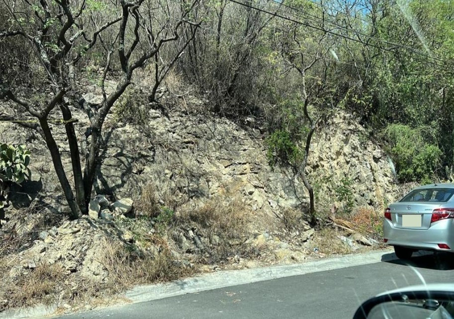 2 of 10: Vista del terreno