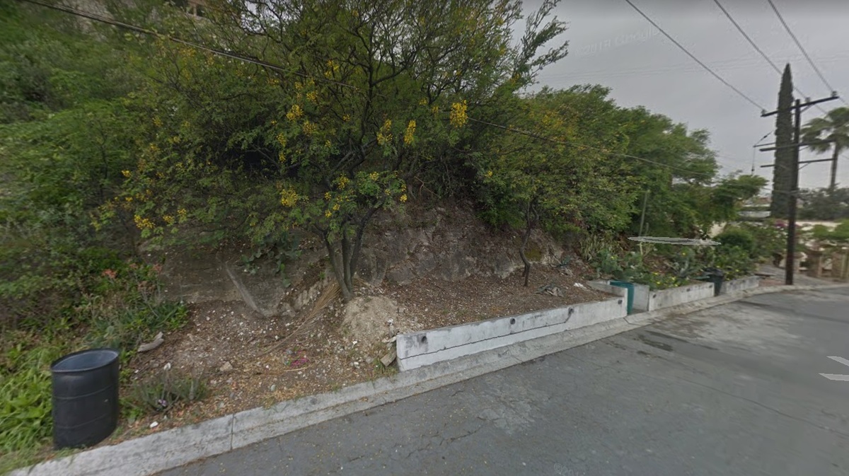 4 of 10: Vista del terreno
