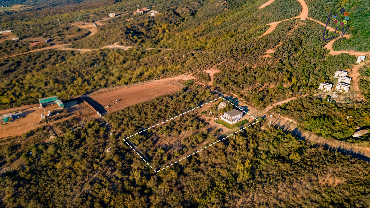 4 of 27: Vista aérea terreno