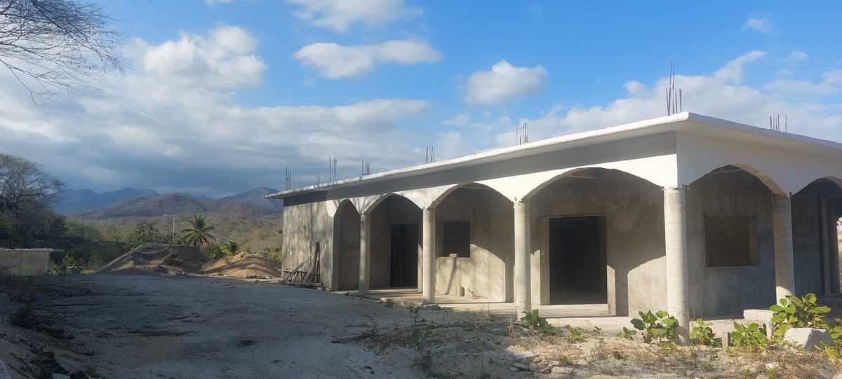 3 de 14: Estacionamiento y acceso