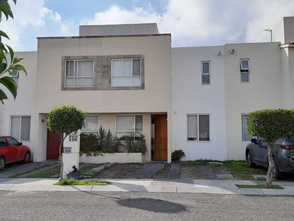 1 of 16: Fachada