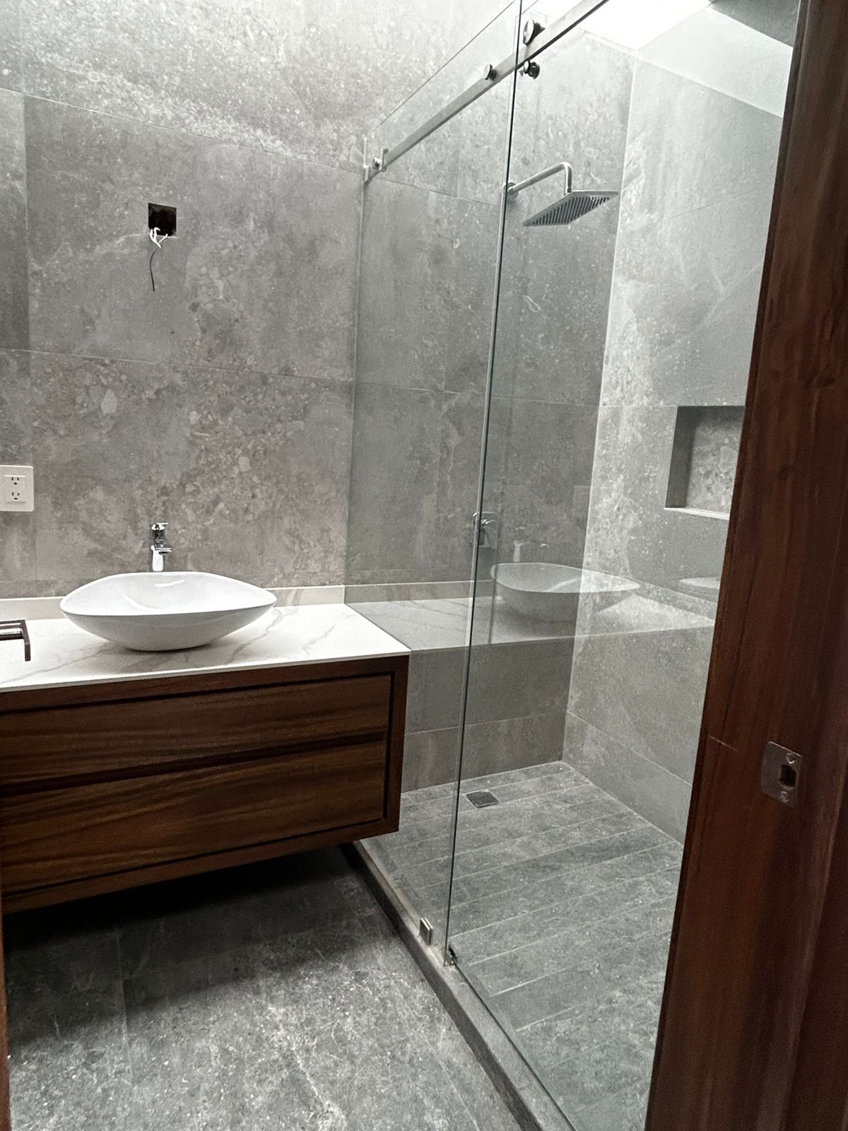2 of 17: Baño completo