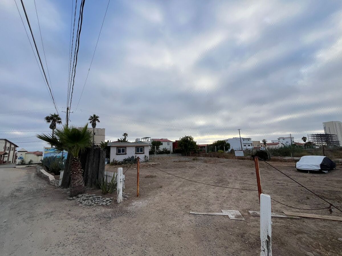 Land in the Baja del Mar area just a few meters from the sea