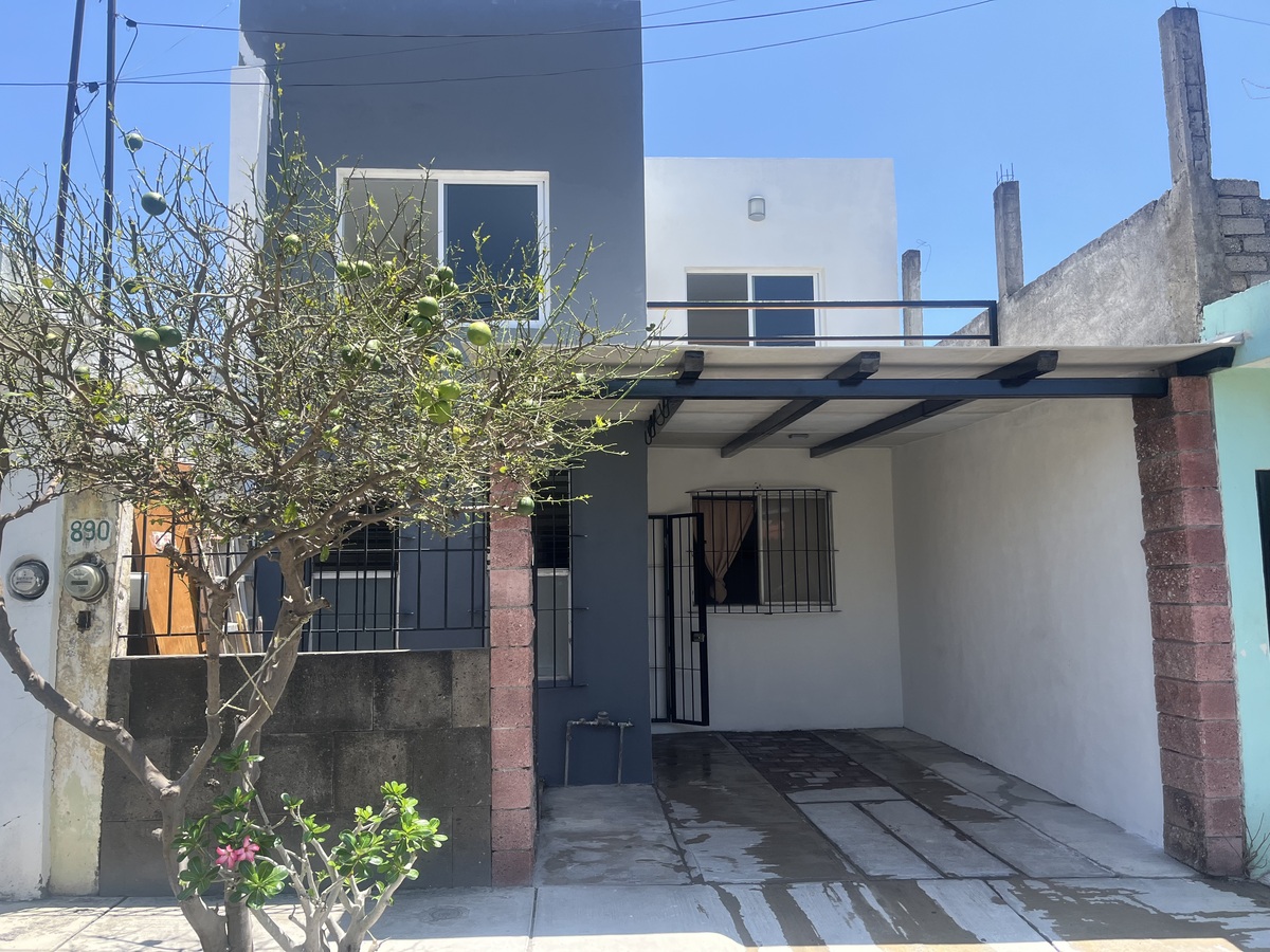 1 of 19: Fachada