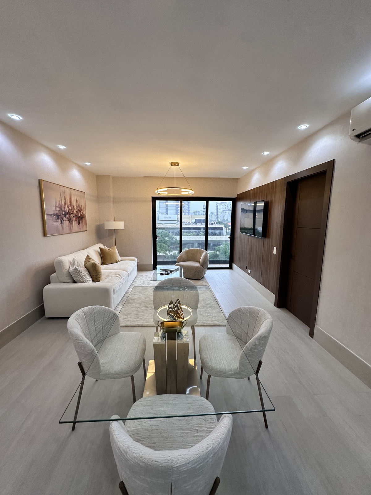 3 de 19: Sala y comedor