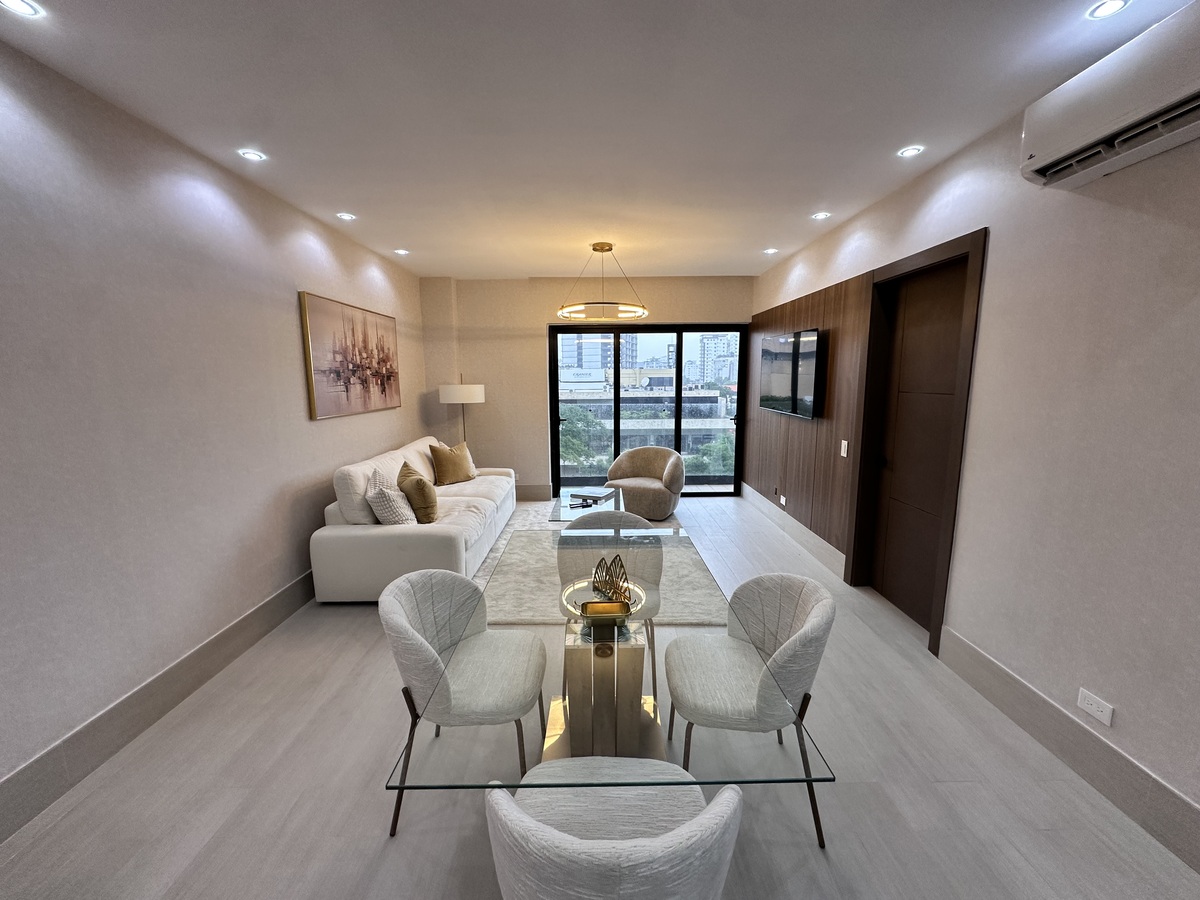 4 de 19: Sala y comedor