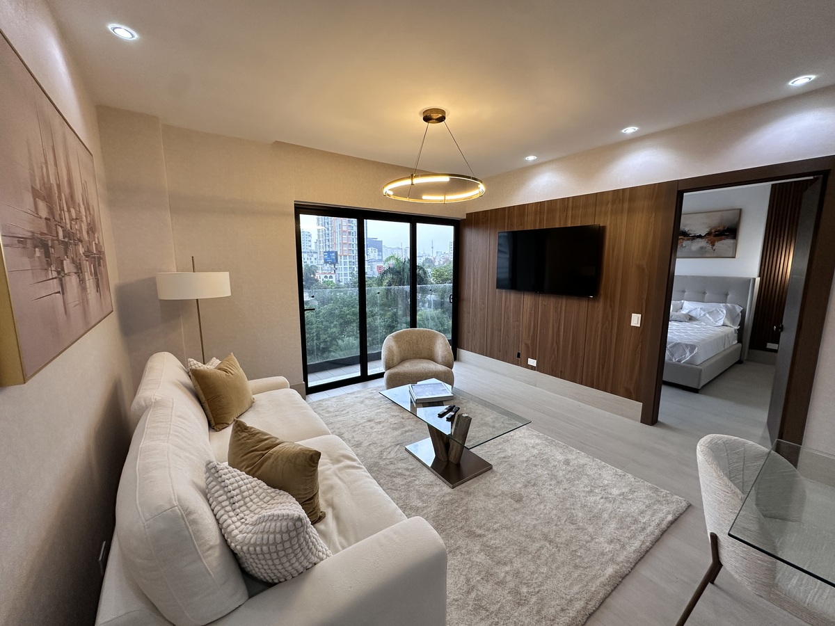 2 de 19: Sala y área de TV