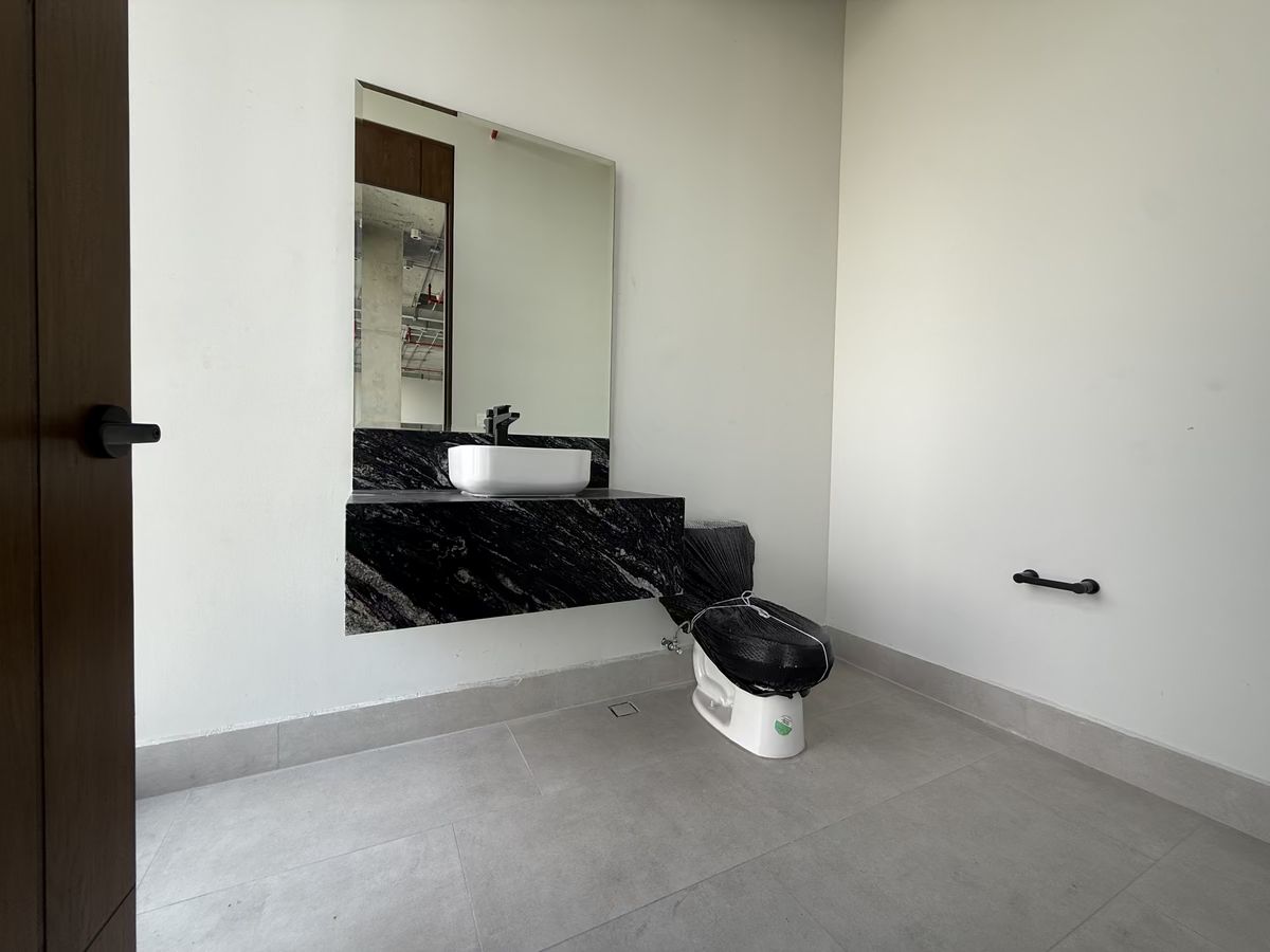 10 de 17: baño privado de la oficina