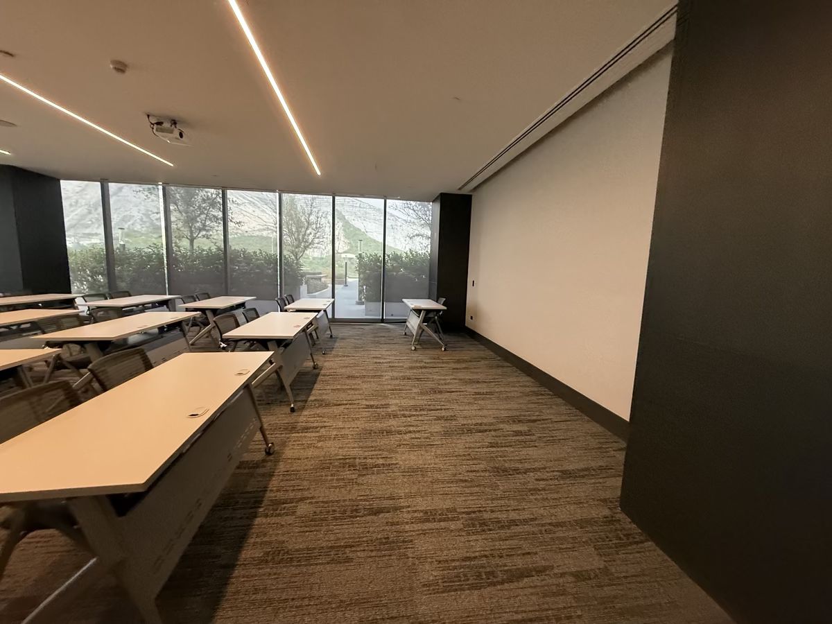 13 de 17: uno de los salones del business center