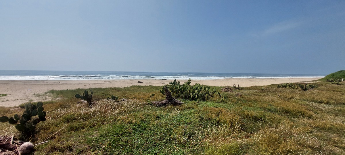 1 of 9: Lote a orilla de playa