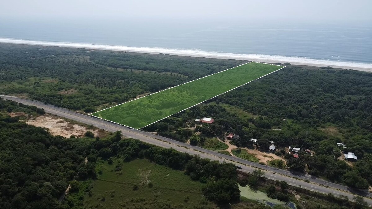 4 of 9: Foto aerea del lote