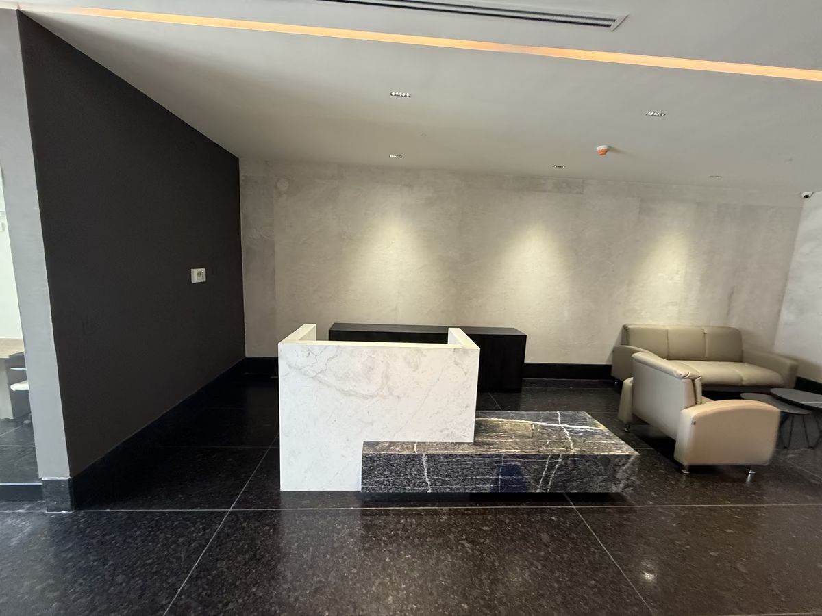 4 de 16: recepcion del piso de las oficinas