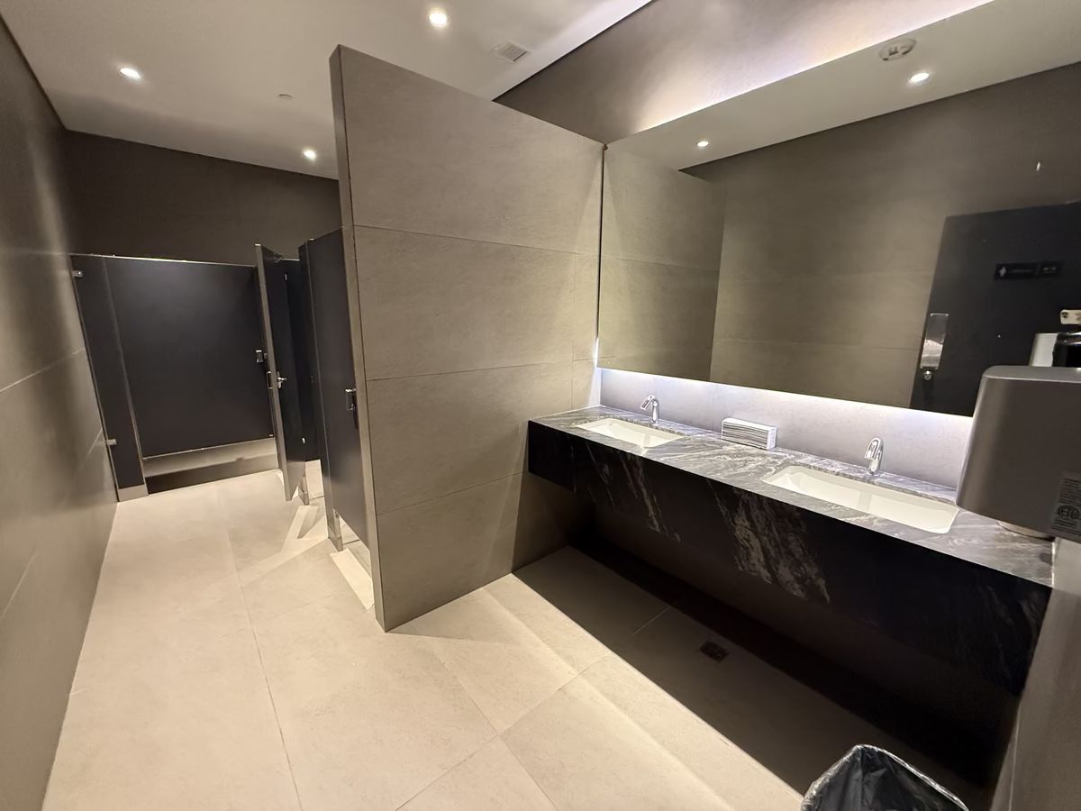 6 de 16: baños del piso de las oficinas