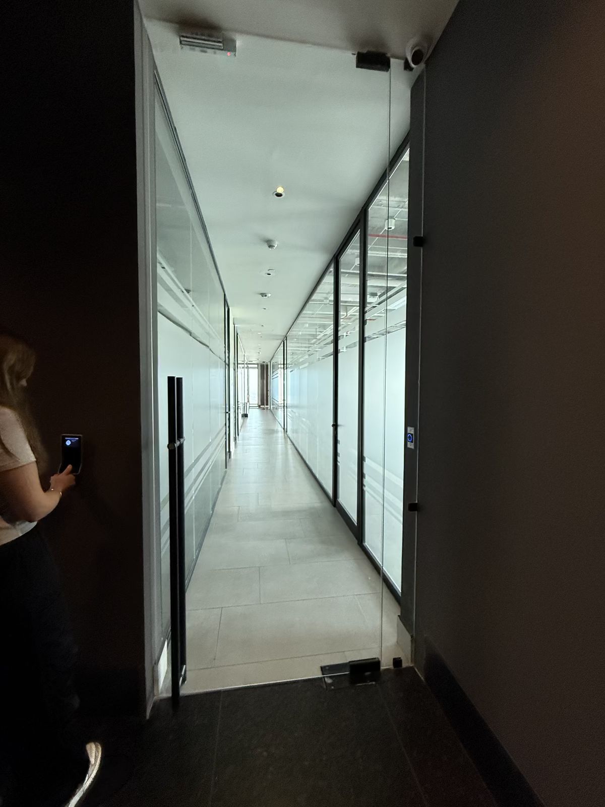 7 de 16: acceso controlado a oficinas