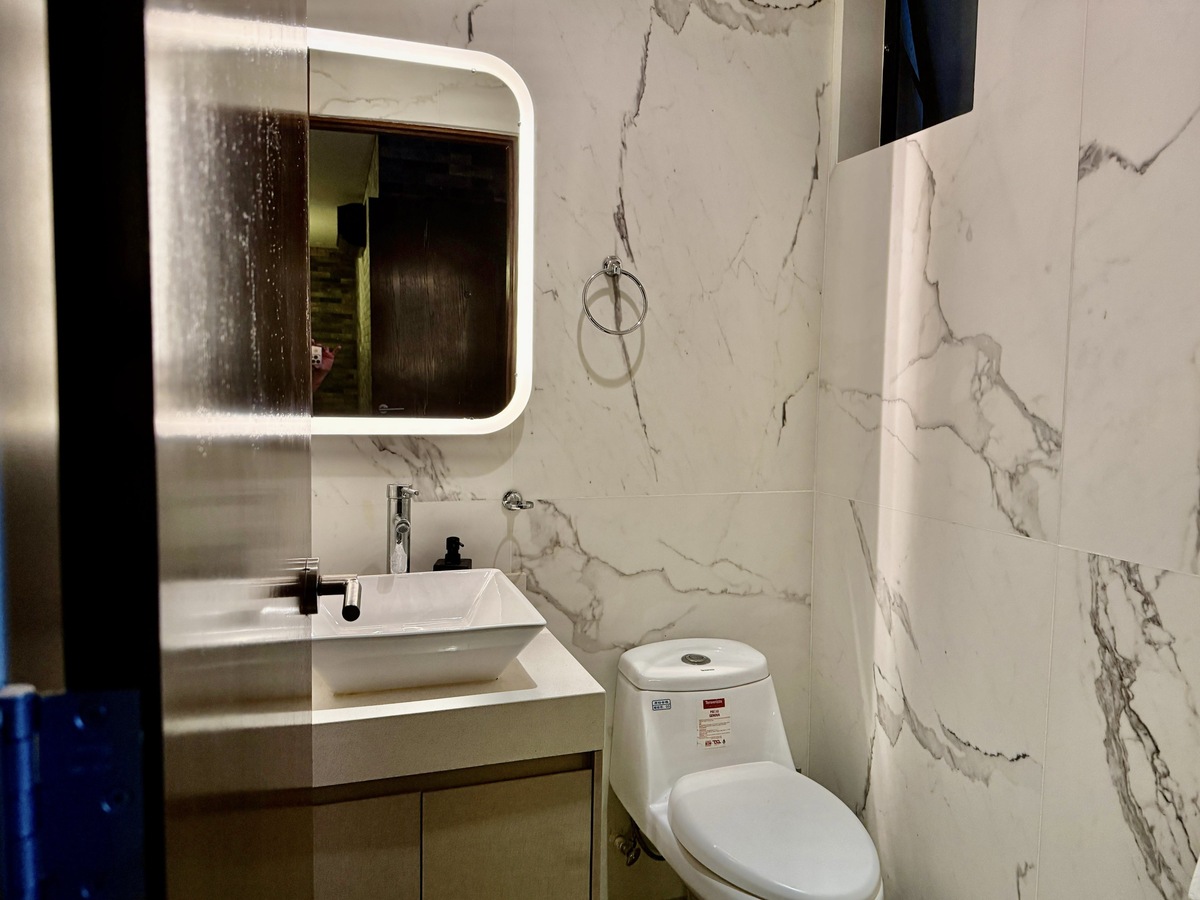4 de 18: Medio Baño