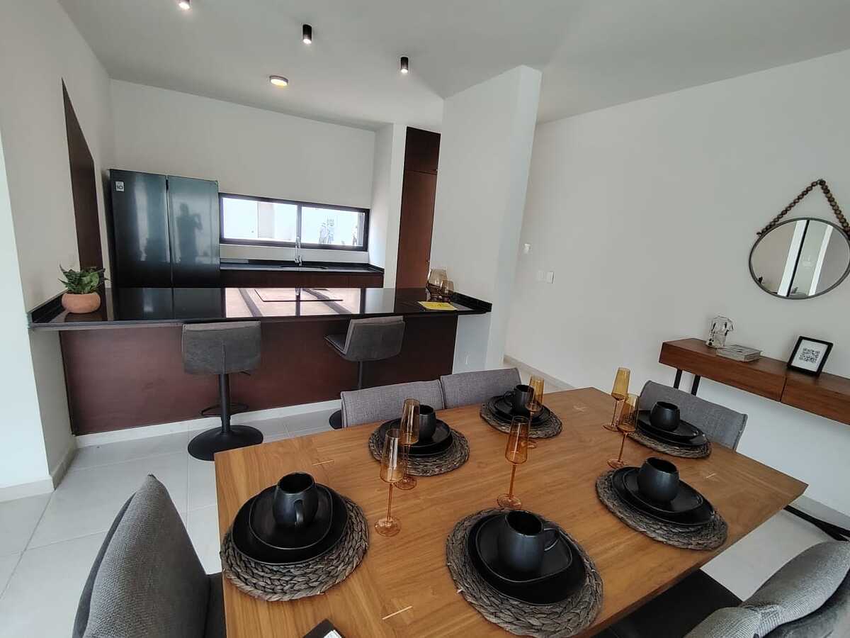 3 of 17: vista de la cocina desde el comedor