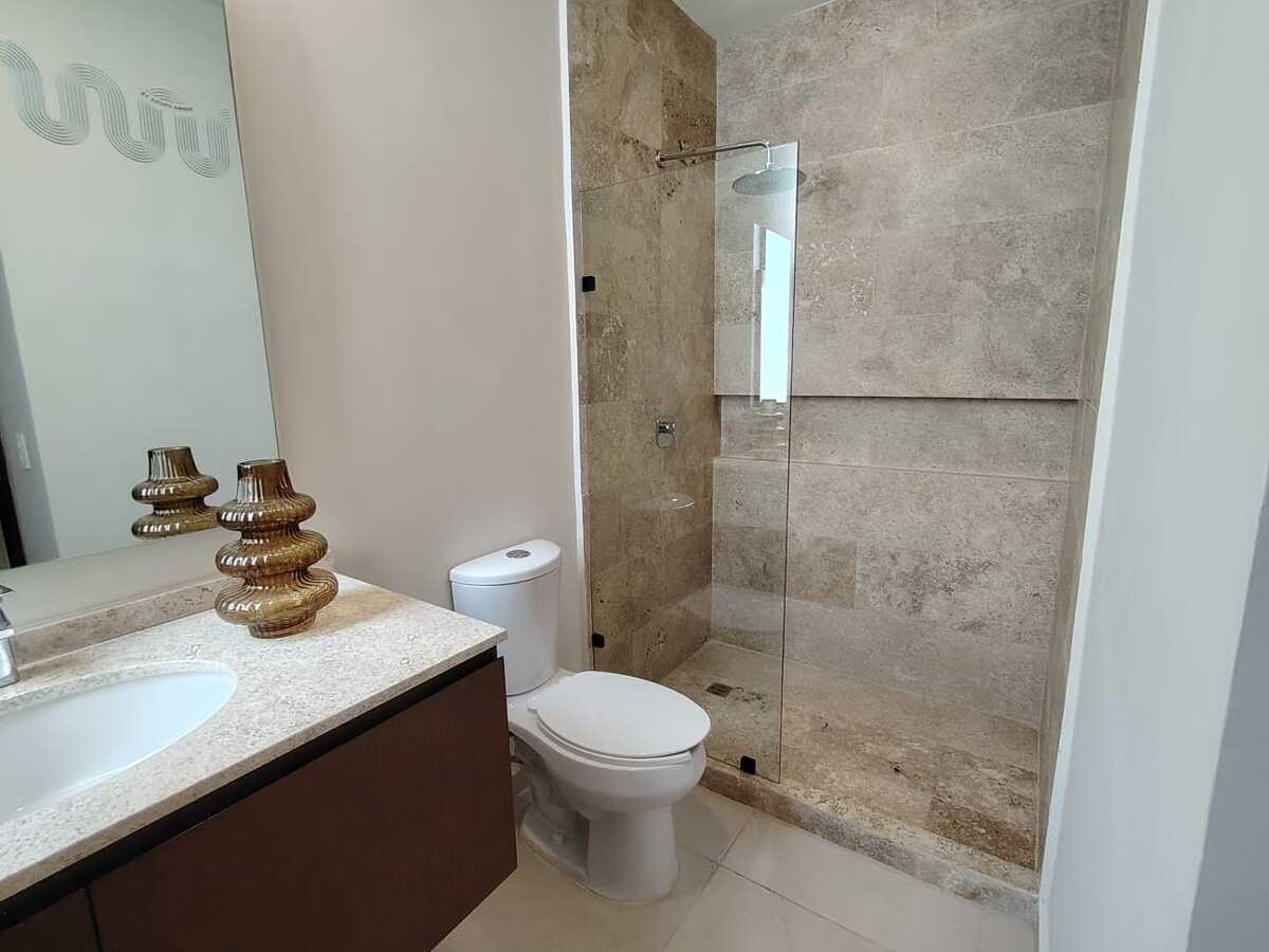 10 de 17: Baño de la recamara secundaria