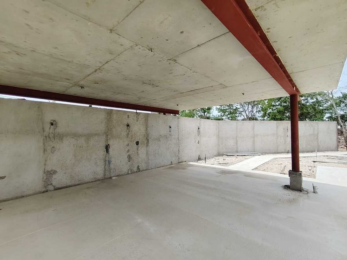 13 of 17: Salon de usos multiples con avance de construcción