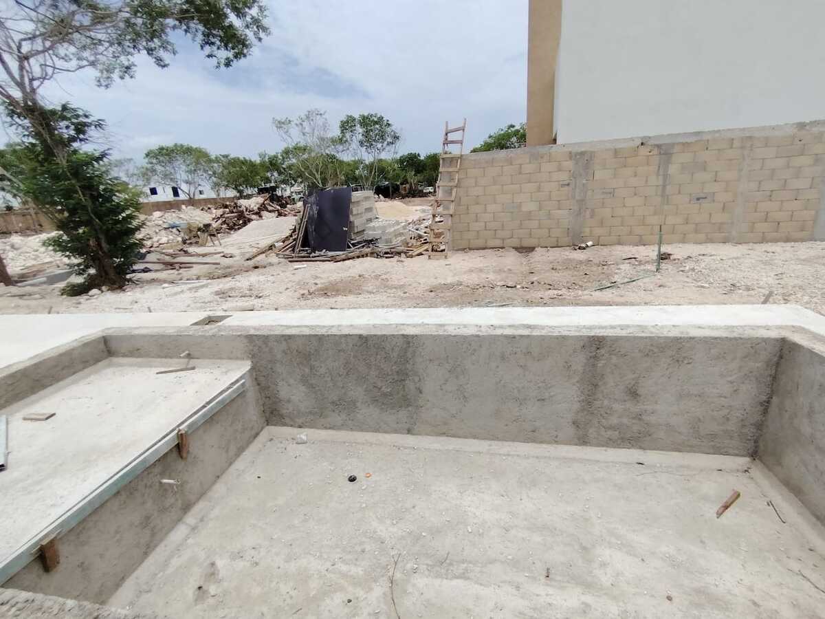 14 of 17: Piscina del area social del complejo