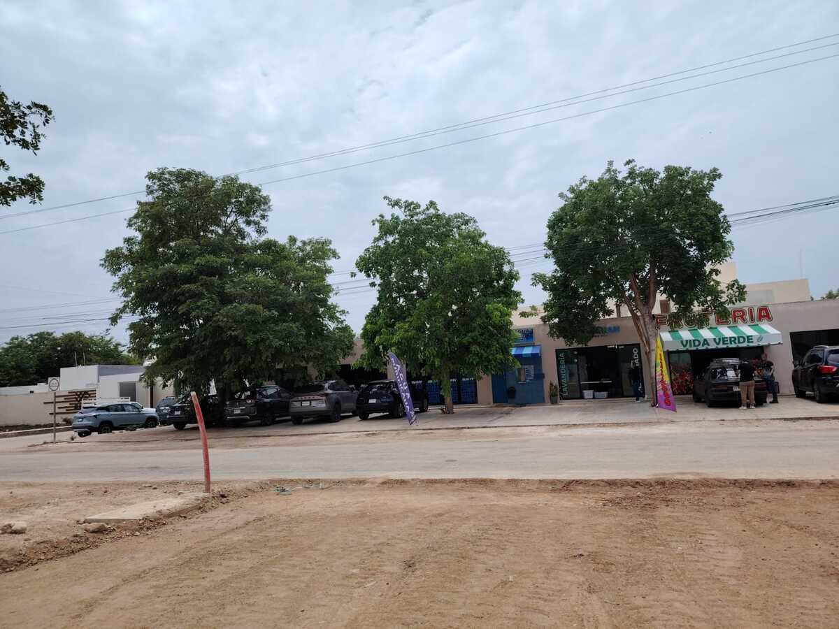 17 of 17: El complejo ya cuenta con area comercial al frente