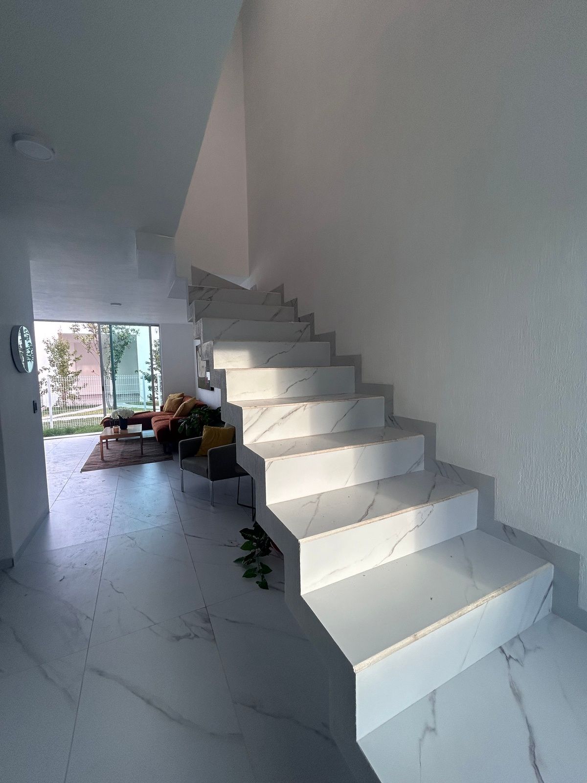 4 de 22: escaleras a la entrada