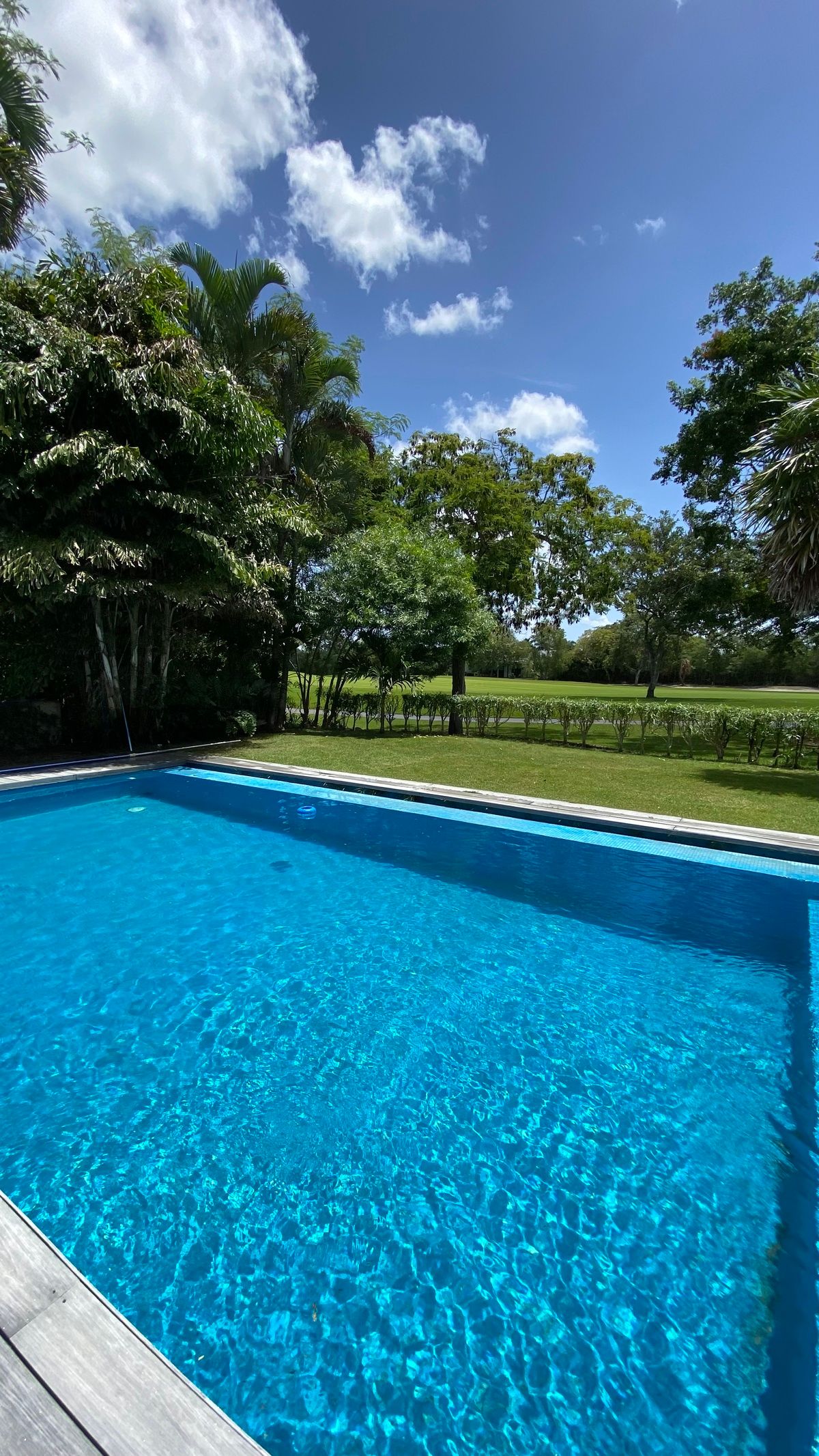 Residencia  con Vista al Campo de Golf en Yucatan Country Club