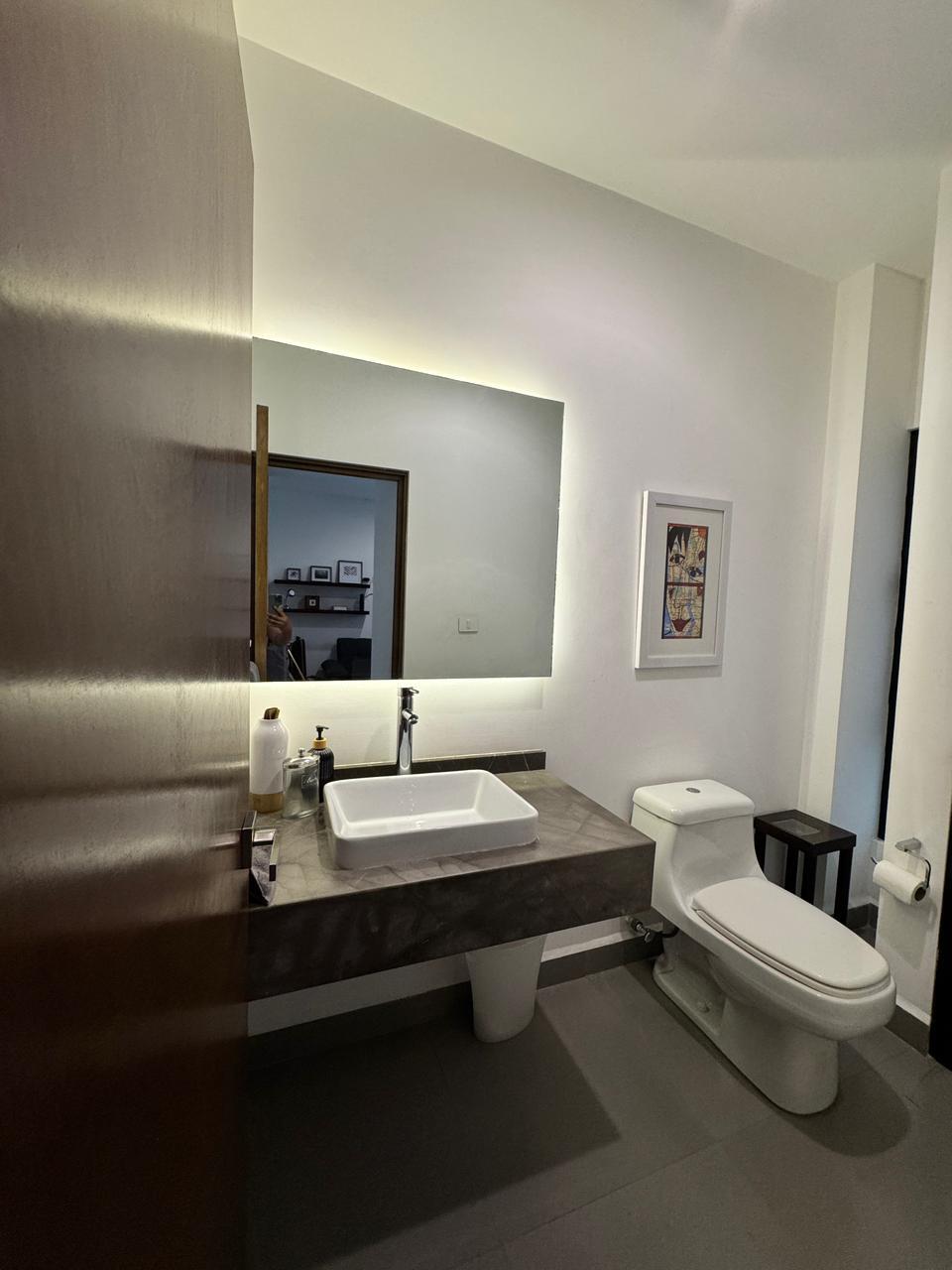 8 of 17: medio baño de visitas