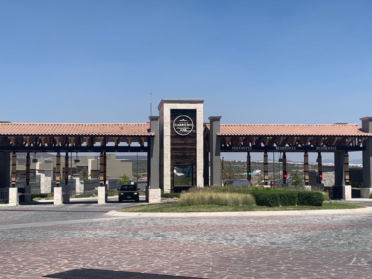 2 of 29: Entrada y acceso principal